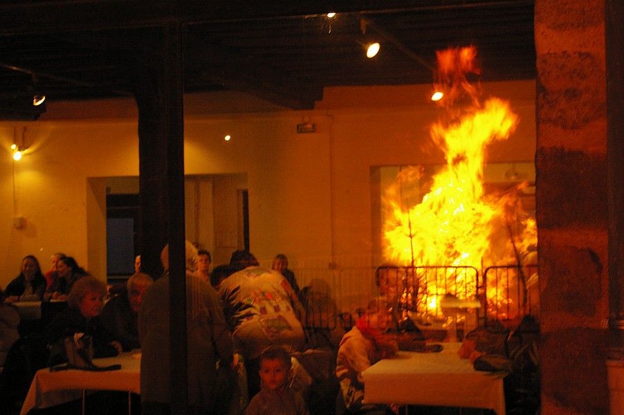 Sapins Galette et cidre: feu de joie sapins 106